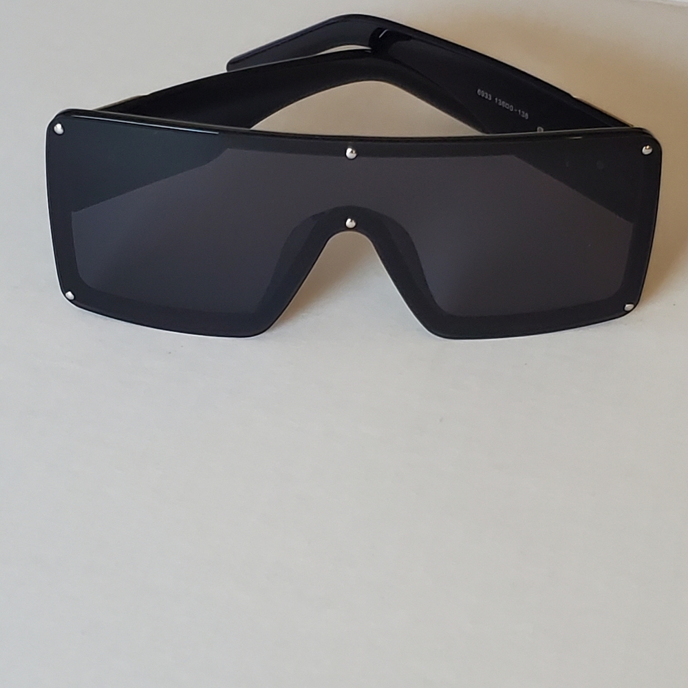 Sunglasses - Picture 3 of 4